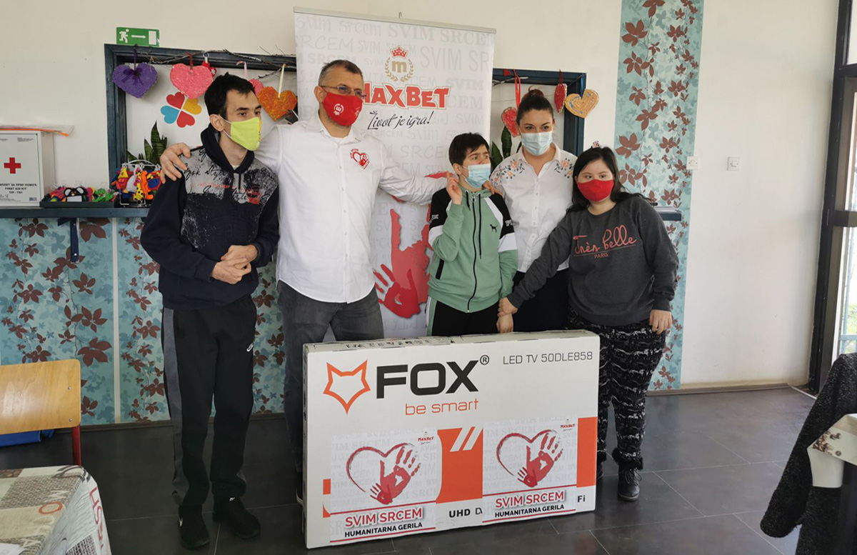 Компанија “Маx бет” донирала телевизор дневном боравку “Наша прича”